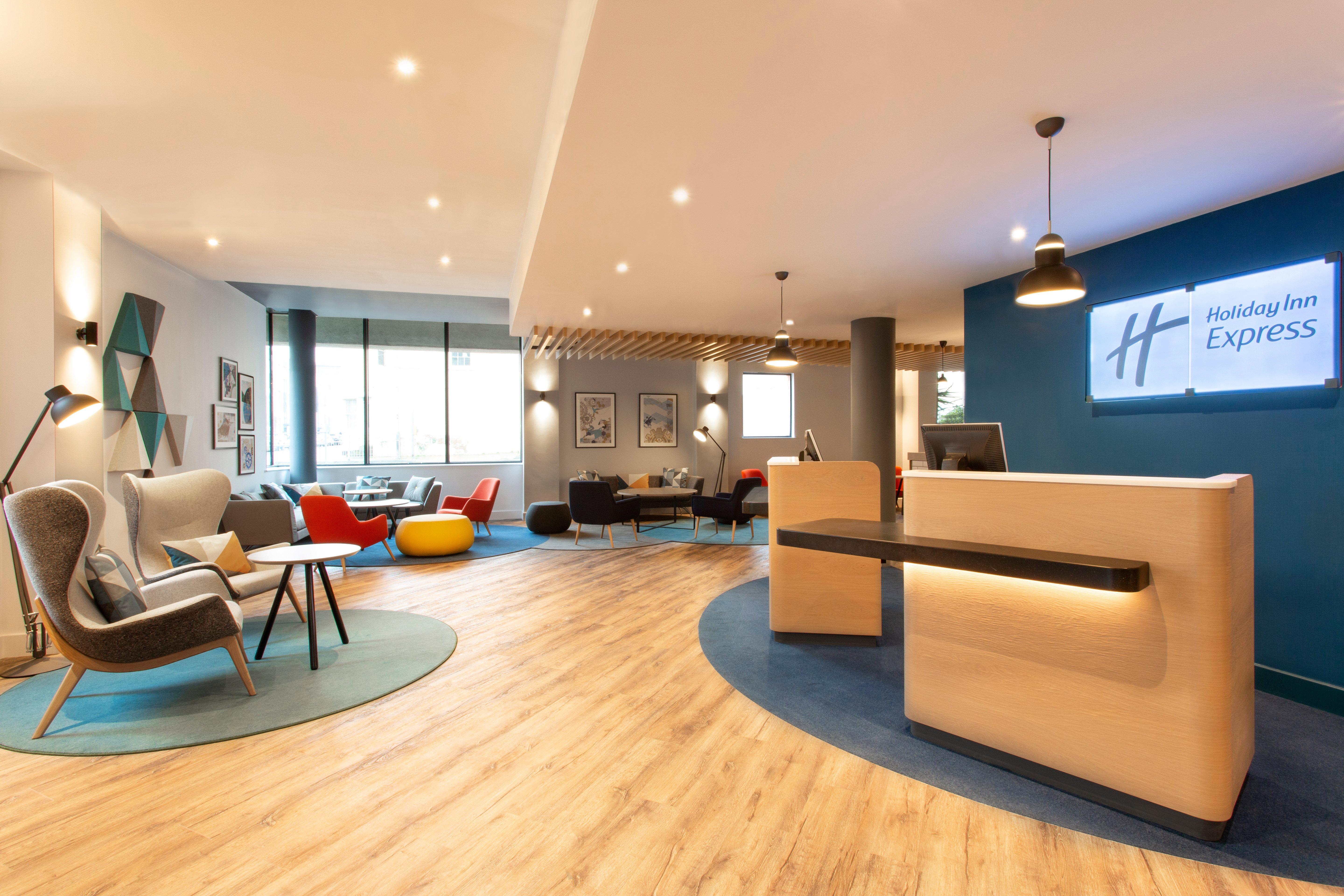 Holiday Inn Express Cheltenham Town Centre By Ihg מראה חיצוני תמונה